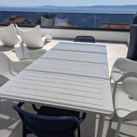 Luxury Apartment- Balcony- Private Rooftop And Jacuzzi- Common Pool Appartement *