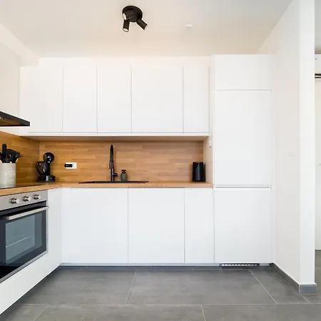 Luxury Apartment- Balcony- Private Rooftop And Jacuzzi- Common Pool