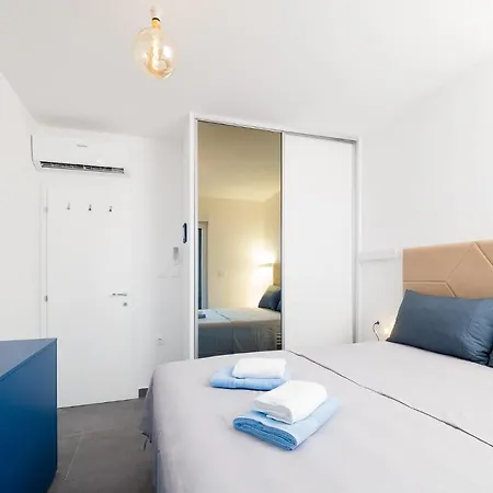 Luxury Apartment- Balcony- Private Rooftop And Jacuzzi- Common Pool