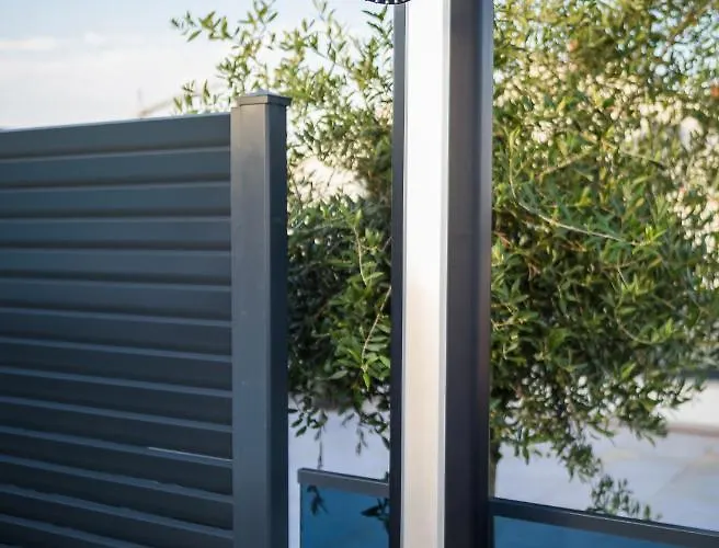 Luxury Apartment- Balcony- Private Rooftop And Jacuzzi- Common Pool טרוגיר