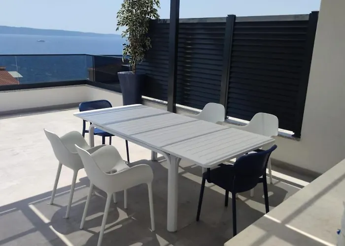 Luxury Apartment- Balcony- Private Rooftop And Jacuzzi- Common Pool Daire