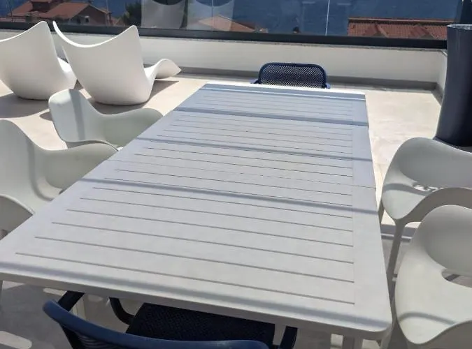 Luxury Apartment- Balcony- Private Rooftop And Jacuzzi- Common Pool Daire *