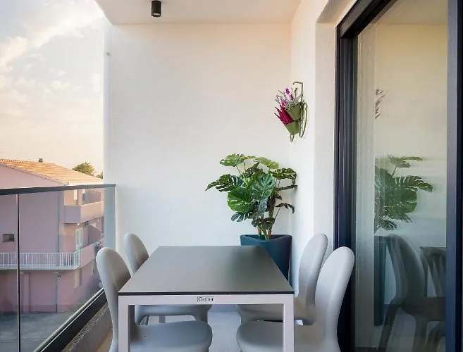 Luxury Apartment- Balcony- Private Rooftop And Jacuzzi- Common Pool *