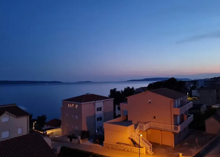 Luxury Apartment- Balcony- Private Rooftop And Jacuzzi- Common Pool טרוגיר