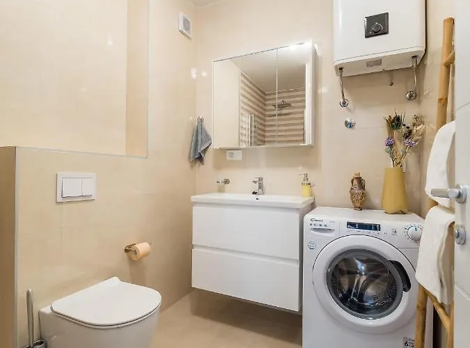 Luxury Apartment- Balcony- Private Rooftop And Jacuzzi- Common Pool Daire