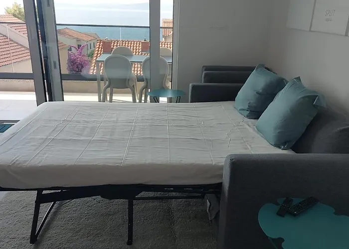 Luxury Apartment- Balcony- Private Rooftop And Jacuzzi- Common Pool דירה טרוגיר