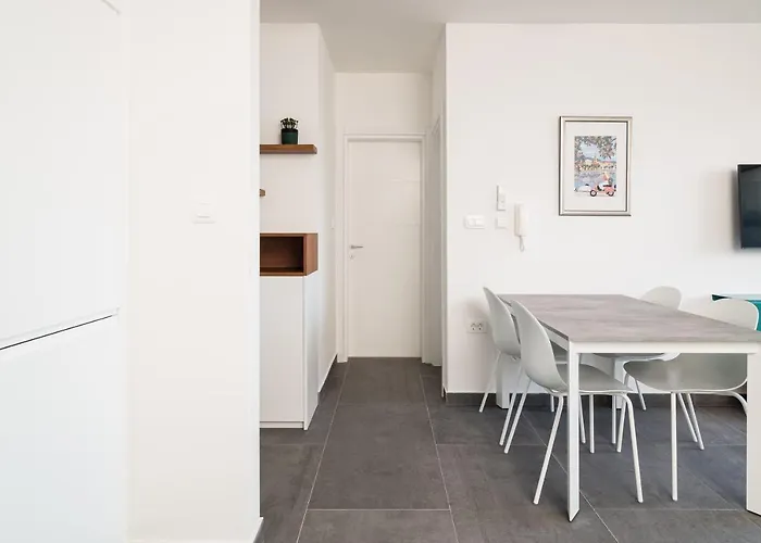 Luxury Apartment- Balcony- Private Rooftop And Jacuzzi- Common Pool Daire *