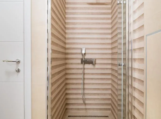 דירה Luxury Apartment- Balcony- Private Rooftop And Jacuzzi- Common Pool טרוגיר