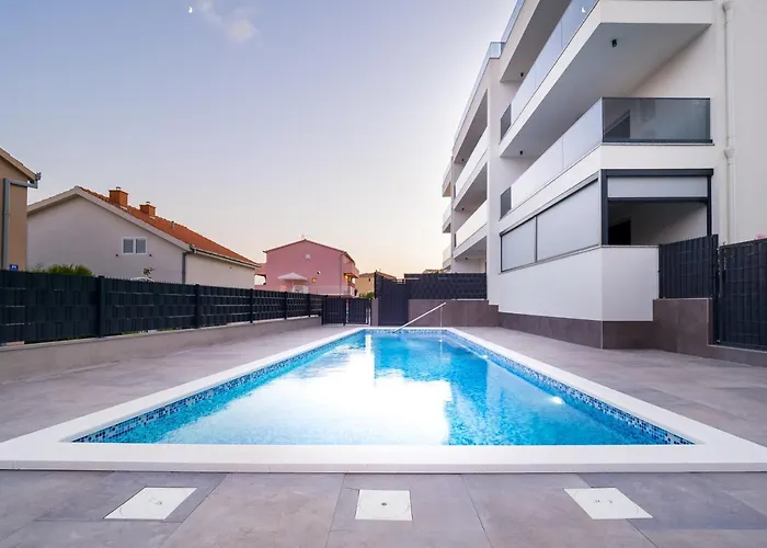 Luxury Apartment- Balcony- Private Rooftop And Jacuzzi- Common Pool