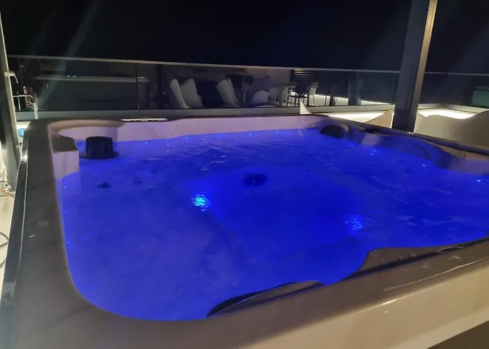 Luxury Apartment- Balcony- Private Rooftop And Jacuzzi- Common Pool Trogir