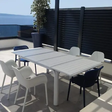 Luxury Apartment- Balcony- Private Rooftop And Jacuzzi- Common Pool 公寓