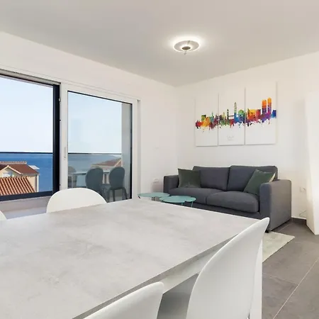 Luxury Apartment- Balcony- Private Rooftop And Jacuzzi- Common Pool Appartamento Traù
