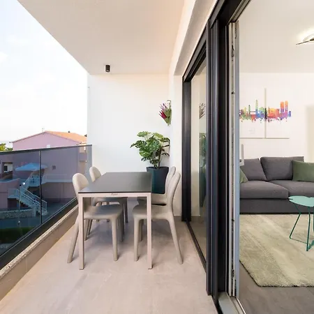 Luxury Apartment- Balcony- Private Rooftop And Jacuzzi- Common Pool 特罗吉尔