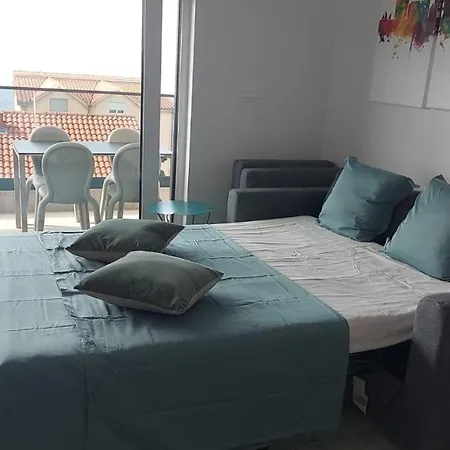 Luxury Apartment- Balcony- Private Rooftop And Jacuzzi- Common Pool * Traù