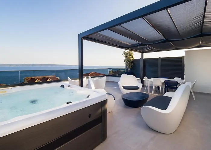 Luxury Apartment- Balcony- Private Rooftop And Jacuzzi- Common Pool Appartement *
