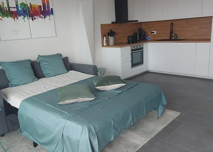 Luxury Apartment- Balcony- Private Rooftop And Jacuzzi- Common Pool *