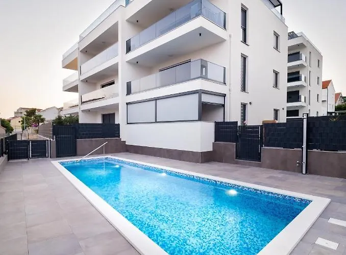 Luxury Apartment- Balcony- Private Rooftop And Jacuzzi- Common Pool Trogir