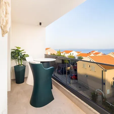 Luxury Apartment- Balcony- Private Rooftop And Jacuzzi- Common Pool Apartament Trogir