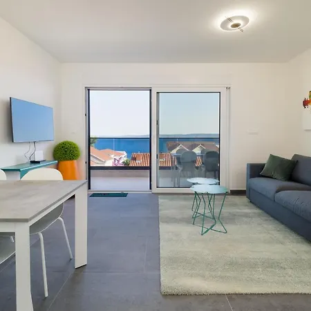 Luxury Apartment- Balcony- Private Rooftop And Jacuzzi- Common Pool Apartament