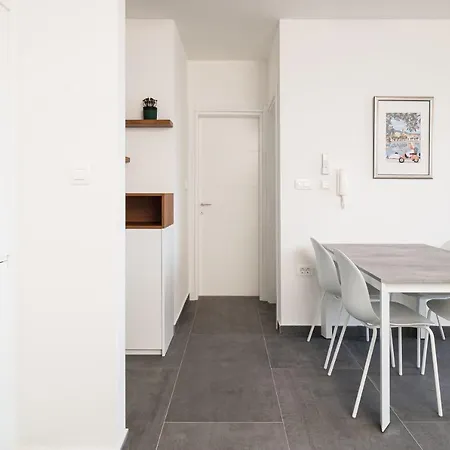 Luxury Apartment- Balcony- Private Rooftop And Jacuzzi- Common Pool Apartament *