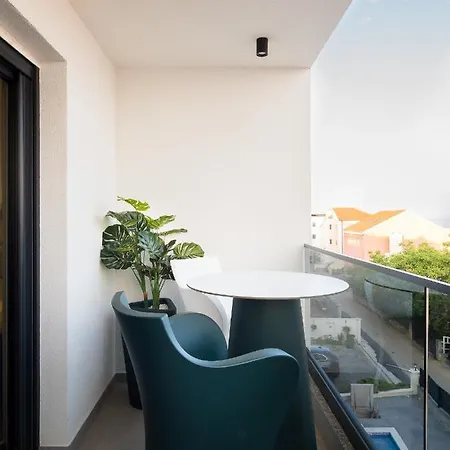 Luxury Apartment- Balcony- Private Rooftop And Jacuzzi- Common Pool Apartament